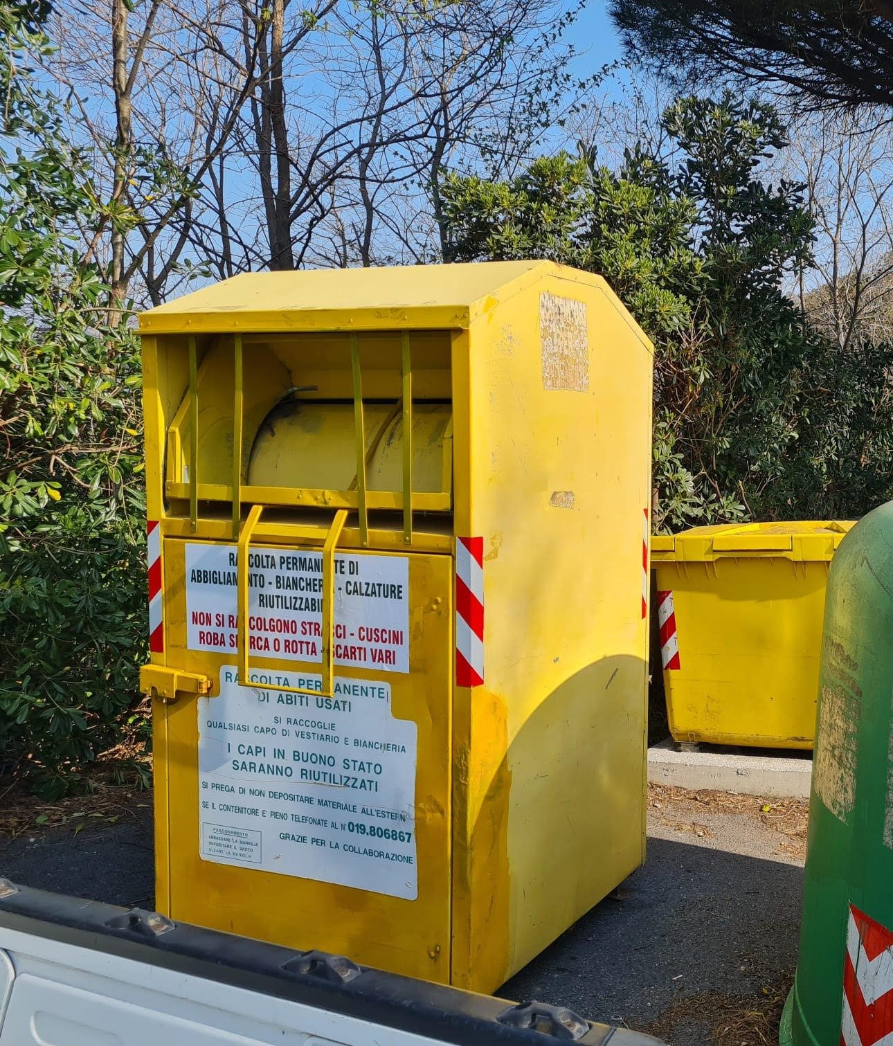 Vezzi Portio: collocazione per il raccoglitore abiti usati
