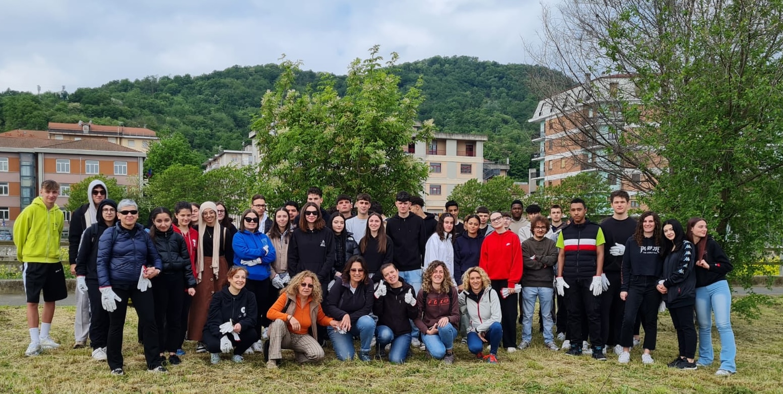 “PuliAmo Cairo”, giornata ecologica e di pulizia ambientale con le scuole superiori